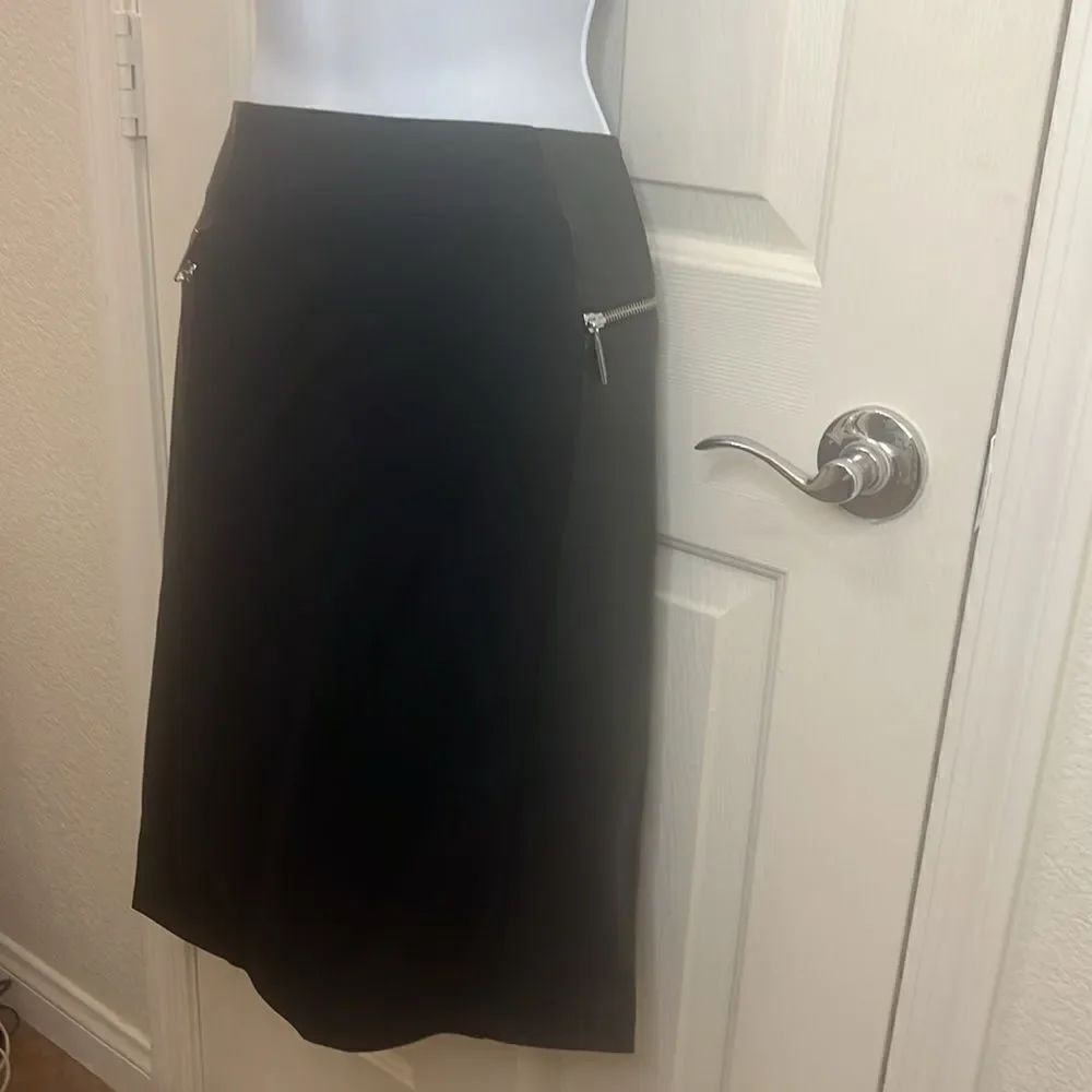 Michael Kors Skirt Size 10 Black Basics Leather Slimming Midi Silver Hardware - Picture 3 of 13